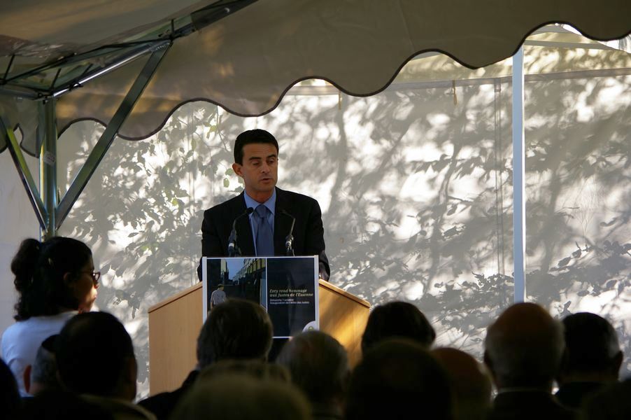 Inauguration de l allee des Justes: Inauguration Allee des Justes 030  - Manuel Valls - Maire d Evry